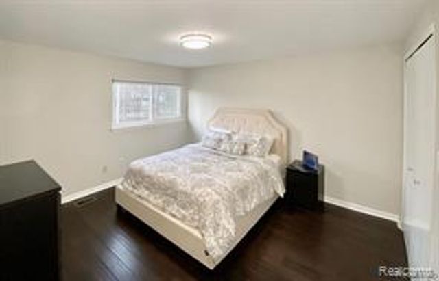 4077 Lincoln Road, Bloomfield Hills, MI 48301