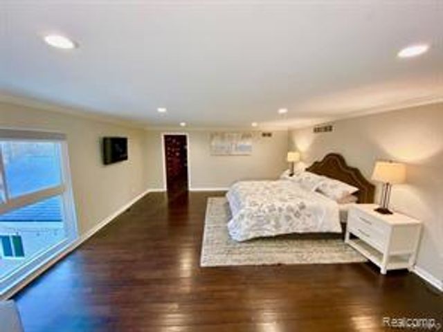 4077 Lincoln Road, Bloomfield Hills, MI 48301