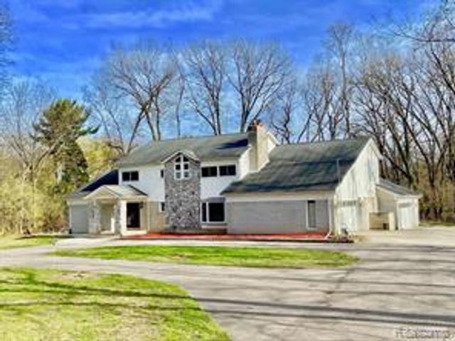 4077 Lincoln Road, Bloomfield Hills, MI 48301