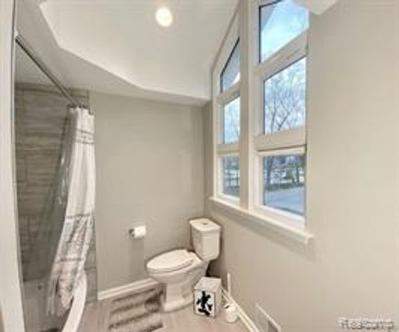 4077 Lincoln Road, Bloomfield Hills, MI 48301