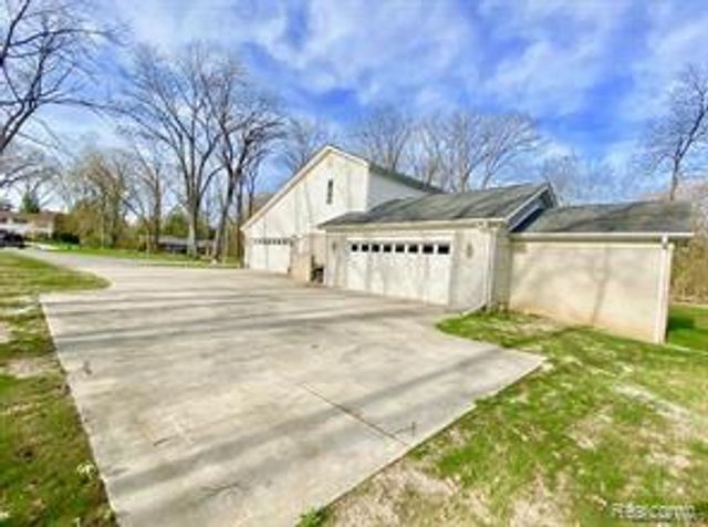 4077 Lincoln Road, Bloomfield Hills, MI 48301