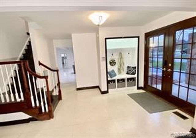 4077 Lincoln Road, Bloomfield Hills, MI 48301