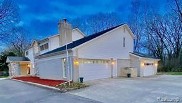 4077 Lincoln Road, Bloomfield Hills, MI 48301