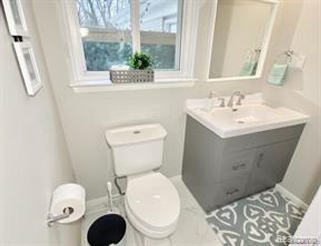 4077 Lincoln Road, Bloomfield Hills, MI 48301