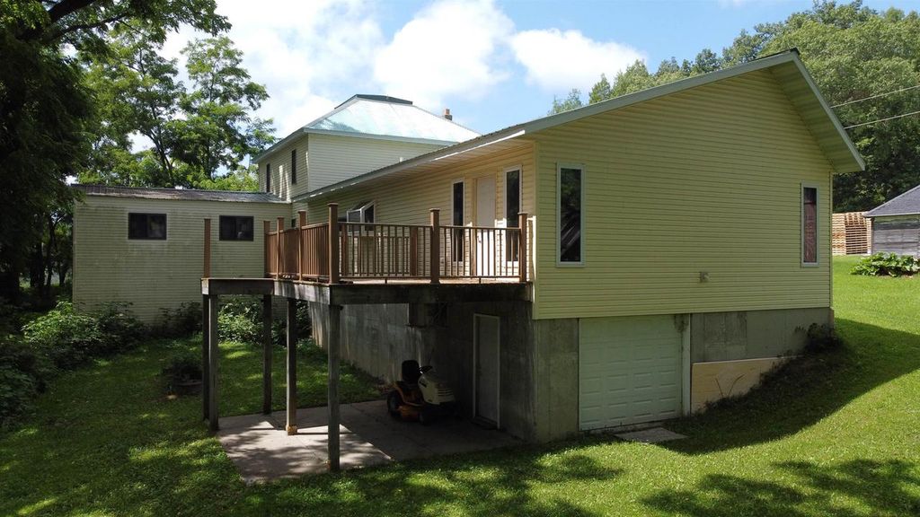 S1664 Farra Road, La Valle, WI 53941