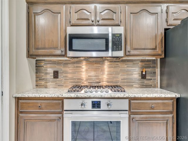 7816 E Broadway Street, Broken Arrow, OK 74014