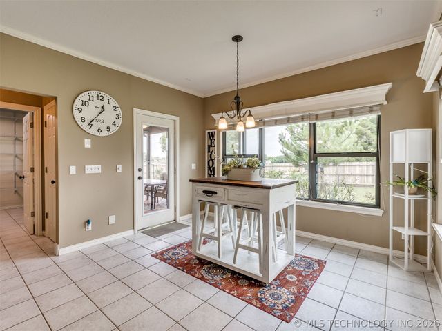 7816 E Broadway Street, Broken Arrow, OK 74014