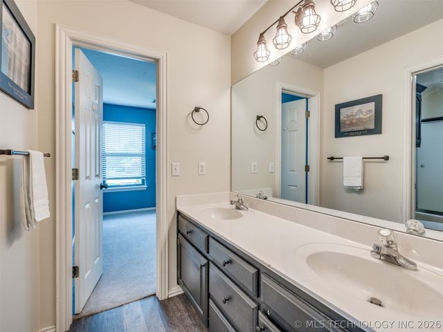 7816 E Broadway Street, Broken Arrow, OK 74014