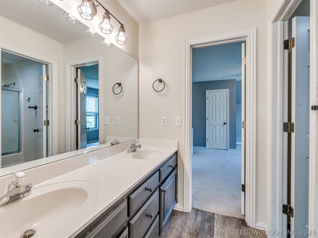 7816 E Broadway Street, Broken Arrow, OK 74014