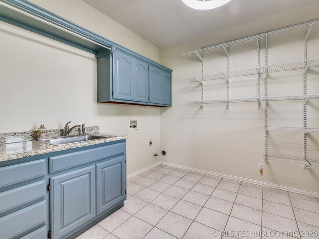 7816 E Broadway Street, Broken Arrow, OK 74014