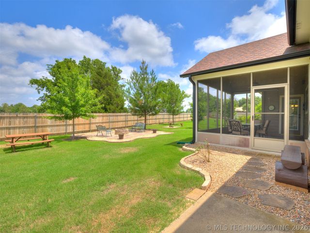 7816 E Broadway Street, Broken Arrow, OK 74014
