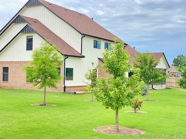 7816 E Broadway Street, Broken Arrow, OK 74014