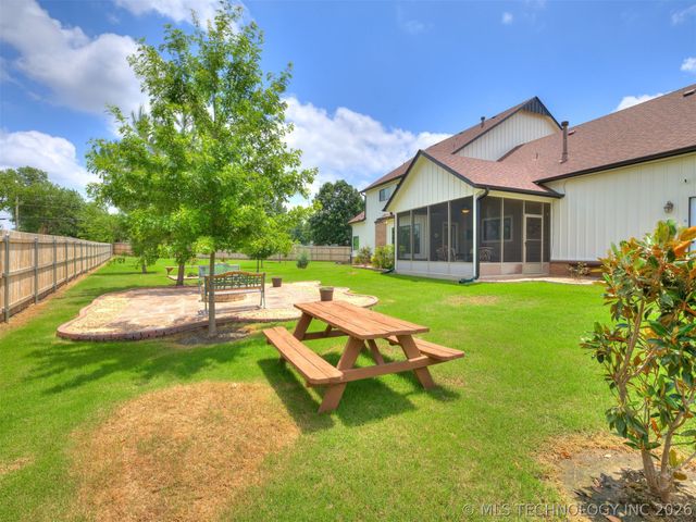 7816 E Broadway Street, Broken Arrow, OK 74014