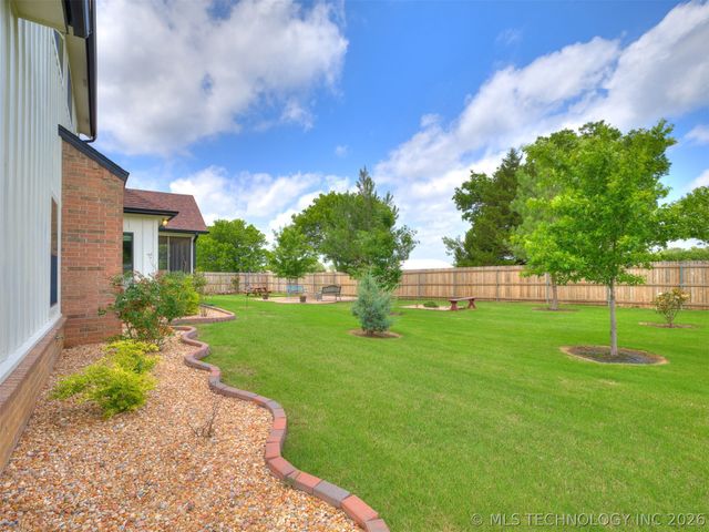 7816 E Broadway Street, Broken Arrow, OK 74014