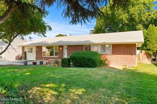 S 1013 26th Ave, Yakima, WA 98902