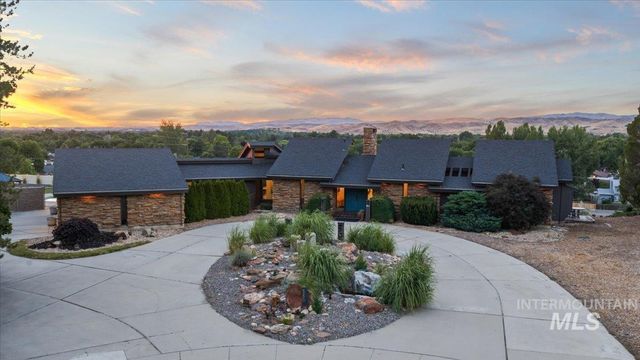 5290 N Sorrento Dr, Boise, ID 83704