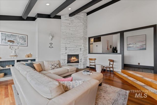 5290 N Sorrento Dr, Boise, ID 83704