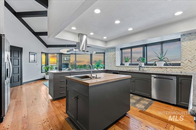 5290 N Sorrento Dr, Boise, ID 83704