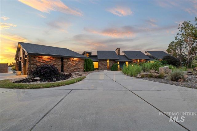 5290 N Sorrento Dr, Boise, ID 83704