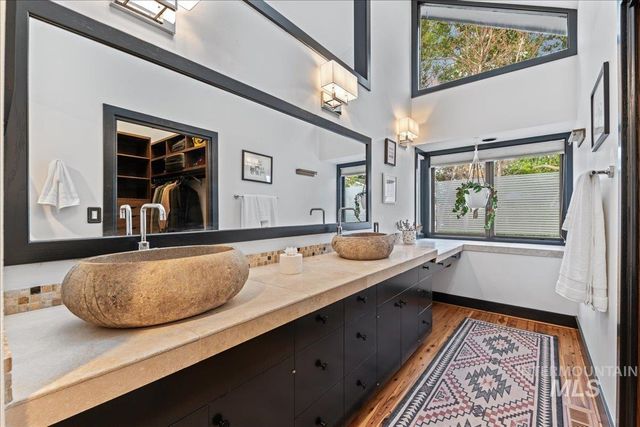 5290 N Sorrento Dr, Boise, ID 83704
