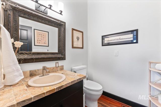 5290 N Sorrento Dr, Boise, ID 83704