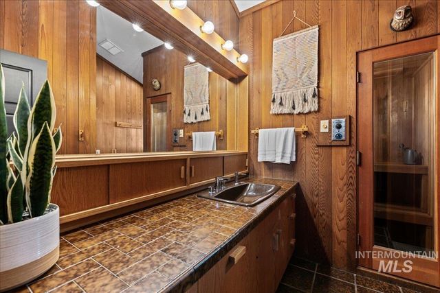 5290 N Sorrento Dr, Boise, ID 83704