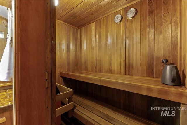 5290 N Sorrento Dr, Boise, ID 83704