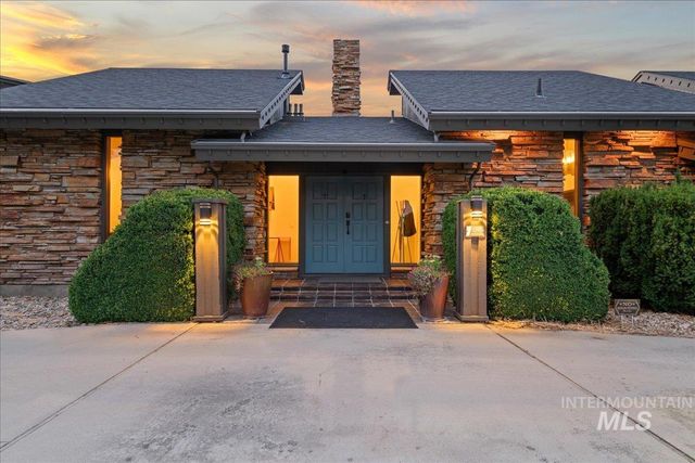 5290 N Sorrento Dr, Boise, ID 83704