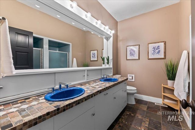 5290 N Sorrento Dr, Boise, ID 83704