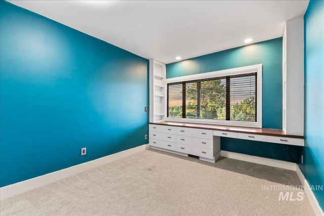 5290 N Sorrento Dr, Boise, ID 83704