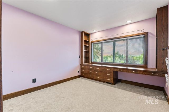 5290 N Sorrento Dr, Boise, ID 83704