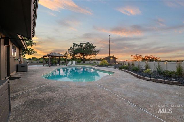 5290 N Sorrento Dr, Boise, ID 83704