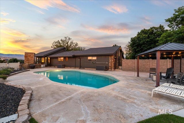 5290 N Sorrento Dr, Boise, ID 83704