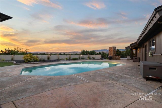5290 N Sorrento Dr, Boise, ID 83704