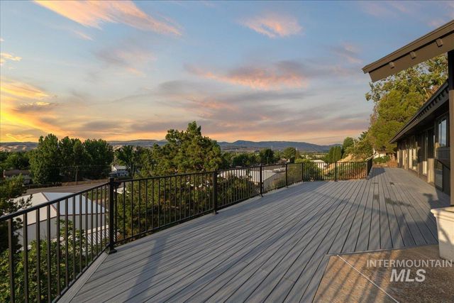5290 N Sorrento Dr, Boise, ID 83704
