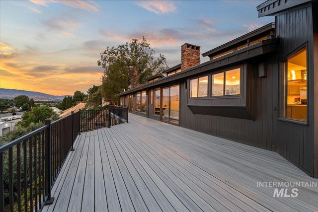 5290 N Sorrento Dr, Boise, ID 83704