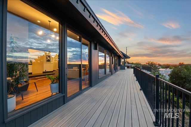 5290 N Sorrento Dr, Boise, ID 83704