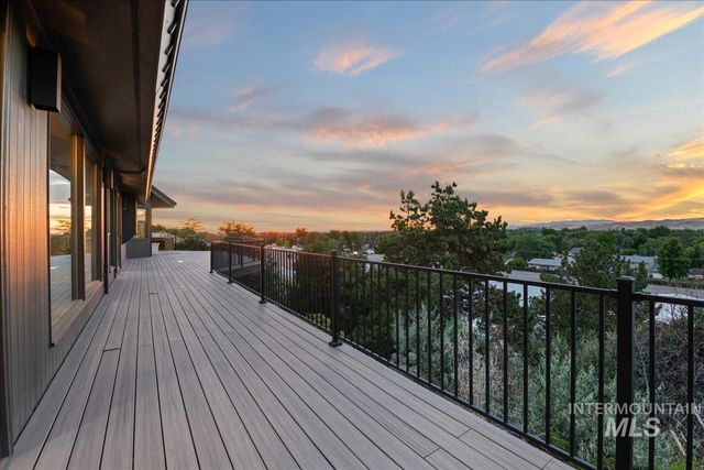 5290 N Sorrento Dr, Boise, ID 83704