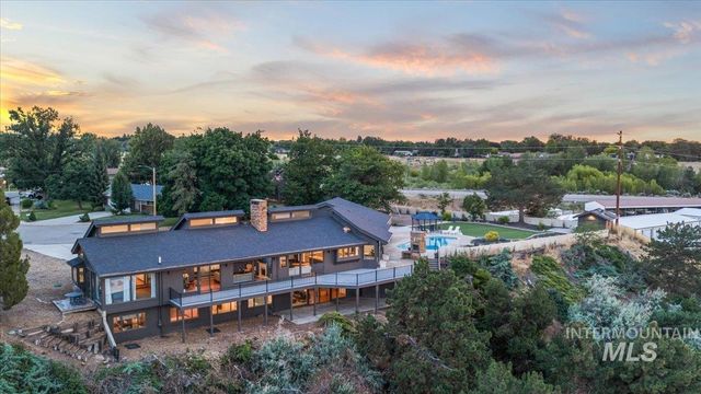 5290 N Sorrento Dr, Boise, ID 83704