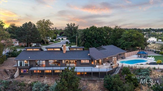 5290 N Sorrento Dr, Boise, ID 83704