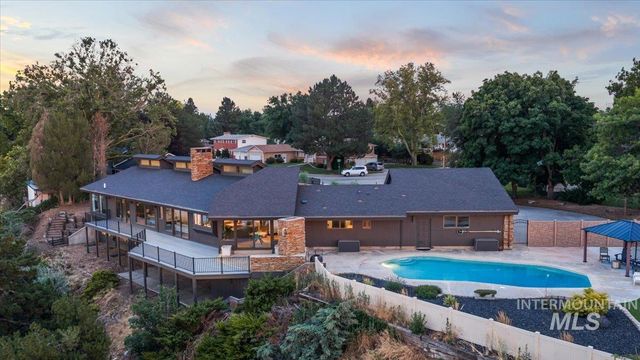 5290 N Sorrento Dr, Boise, ID 83704