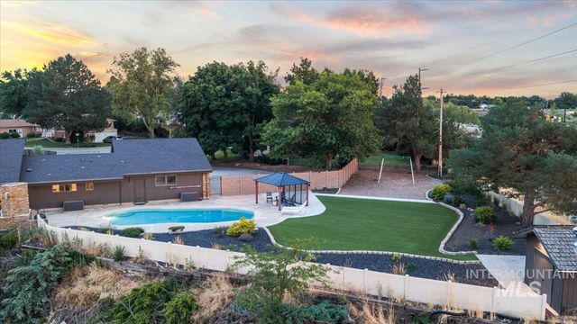 5290 N Sorrento Dr, Boise, ID 83704