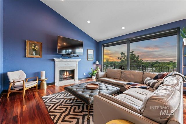 5290 N Sorrento Dr, Boise, ID 83704