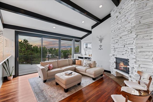 5290 N Sorrento Dr, Boise, ID 83704