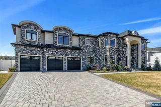 3 Churchill Court, Paramus, NJ 07652