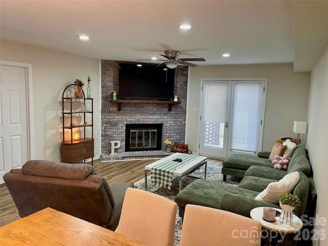 1330 5th Street NE 191, Hickory, NC 28601