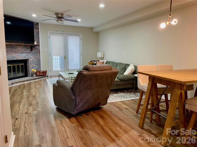 1330 5th Street NE 191, Hickory, NC 28601