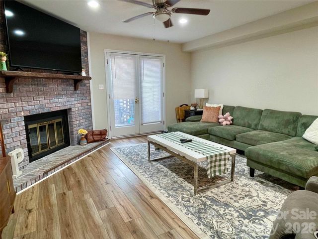 1330 5th Street NE 191, Hickory, NC 28601