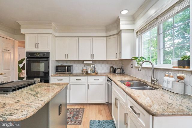 20952 HOLLYBERRY CT, Ashburn, VA 20147