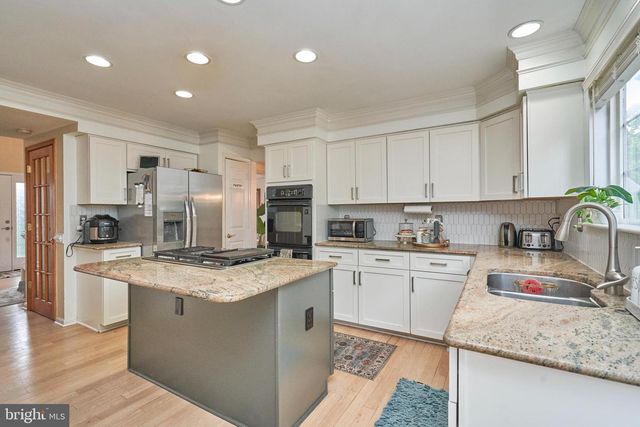 20952 HOLLYBERRY CT, Ashburn, VA 20147